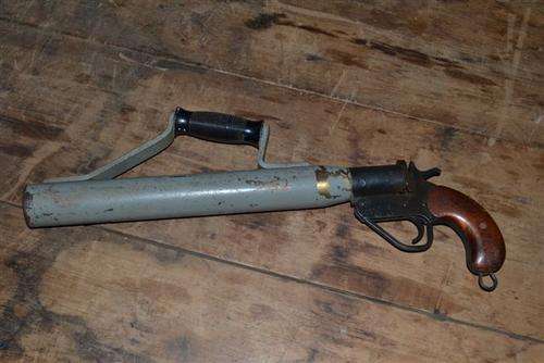 WWII 1 INCH FLARE GUN LINE THROWER ? WOW!