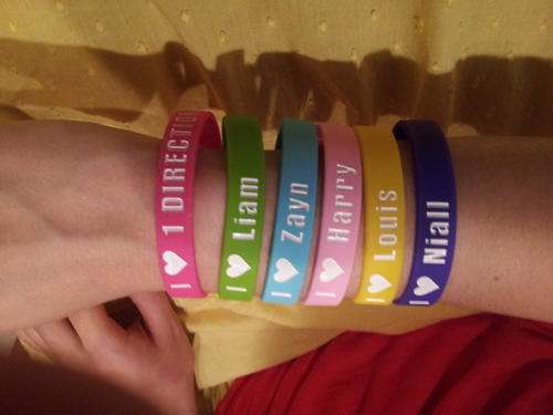 *** BRAND NEW 1 D 1 ONE DIRECTION NARROW WRISTBAND/ BRACELET ***