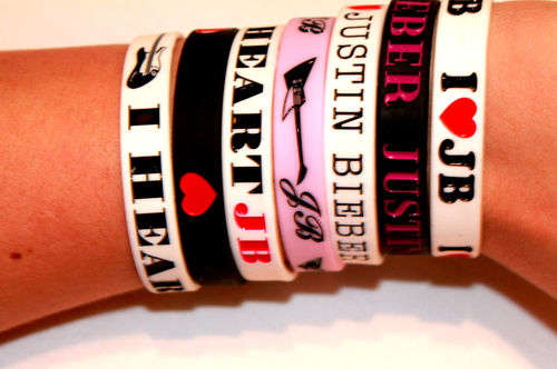 * NEW BULK JUSTIN BIEBER fans silicone bracelet wristbands x 7 *