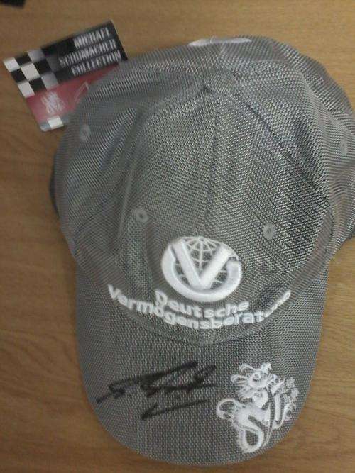***GENUINE HAND SIGNED FORMULA 1 MICHAEL SCHUMACHER PEAK CAP NO3***