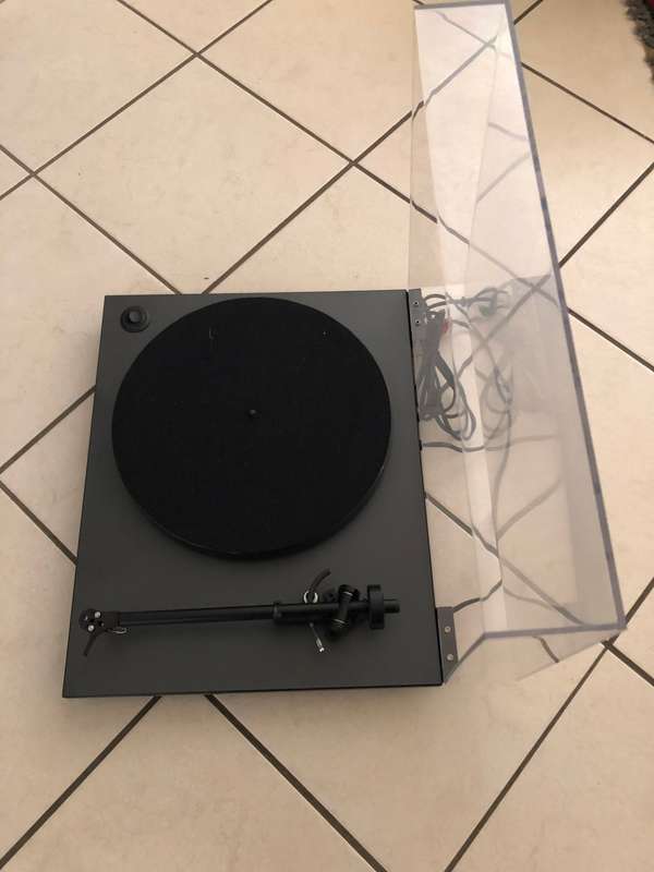 NAD C556 turntable record player