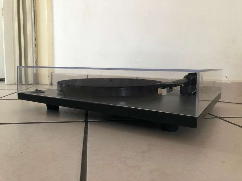 NAD C556 turntable record player