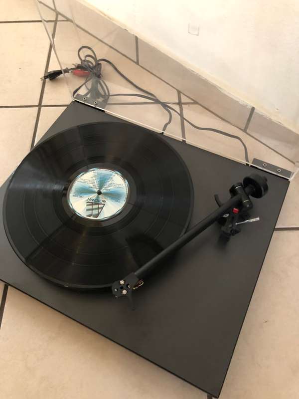 NAD C556 turntable record player