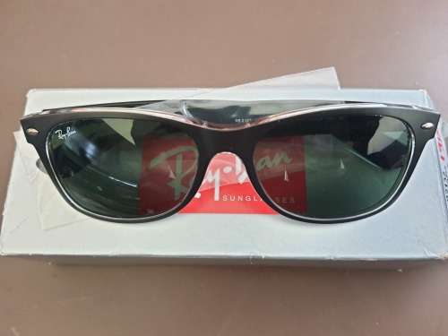 Ray Ban RB2132 New Mayfarer Sungalsses