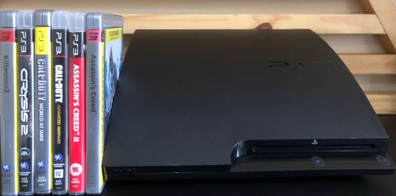 PlayStation 3 Slim 320GB (CECH-3004A) Console + Game Bundle