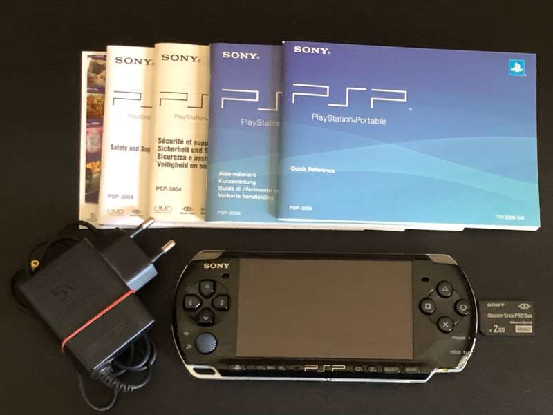 Sony PSP (PSP-3004 PB) Complete in Box Console + Game Bundle