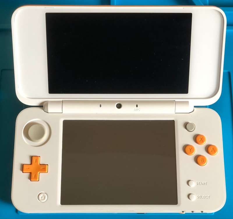 New Nintendo 2DS XL (CiB) with CFW and Games Loaded