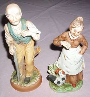 PAIR OF OLD PEOPLE FIGURINES(OLD LADY +OLD MAN )