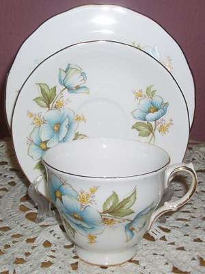 **** QUEEN ANNE  TRIO****( MADE IN ENGLAND )