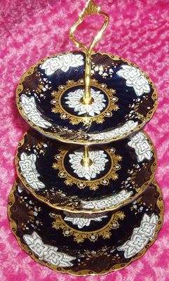 A NICE BIG 3 TIER PORCELAIN CAKE PLATE WITH HANDEL