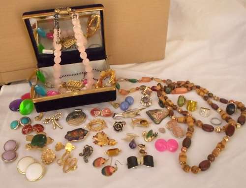 VINTAGE LARGE LUCKY DIP JOB LOT COSTUME VINTAGE JEWELLRY +TRINKET HOLDER