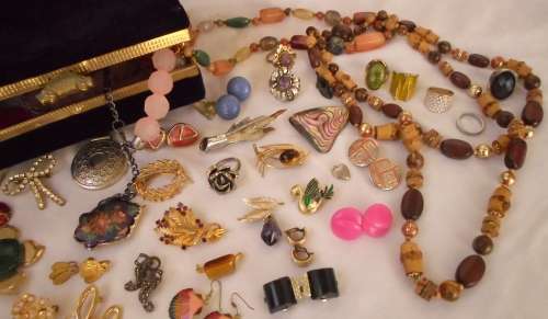 VINTAGE LARGE LUCKY DIP JOB LOT COSTUME VINTAGE JEWELLRY +TRINKET HOLDER