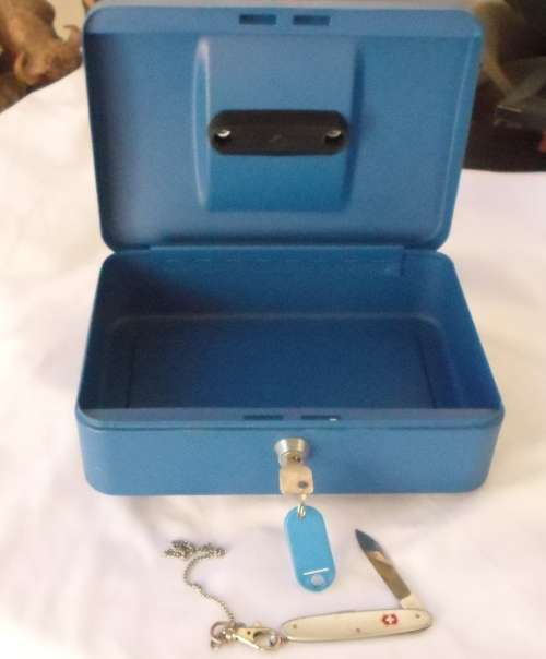 METAL CASH BOX WITH POCKET KNIFE JEWELRY SAFETY STORAGE BOX LOCK -UP VALUABLES WITH KEY