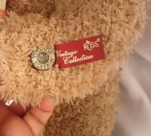 COLLECTORS ITEM BEAUTIFUL  VINTAGE LARGE LIMITED EDITION BUTTON RUSS PENDLEBURY BEAR