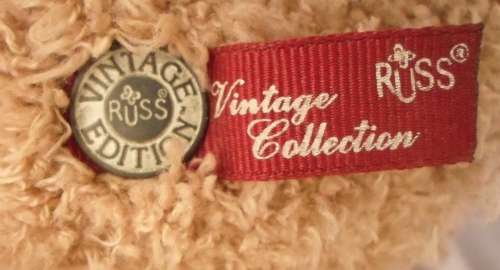 COLLECTORS ITEM BEAUTIFUL  VINTAGE LARGE LIMITED EDITION BUTTON RUSS PENDLEBURY BEAR