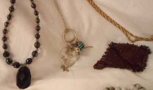 WOW !!!!!!! BEAUTIFUL LOT OF COSTUME JEWELRY ( ALL IN GOOD CONDITION NON BROKEN 0