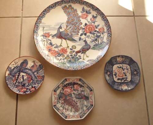 BEAUTIFUL COLLECTORS IMPERIAL IMARY PORCELAIN PLATES THE BIG ONE IS 32 CM WIDE