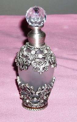 Beatiful Solid Glass Perfume Bottel Werry Decrotif