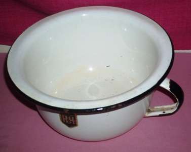 A LARGE  ENAMEL CHAMBER POT IN GOOD CONDITION