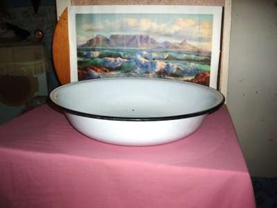 VINTAGE ENAMELWEAR -LARGE BASIN