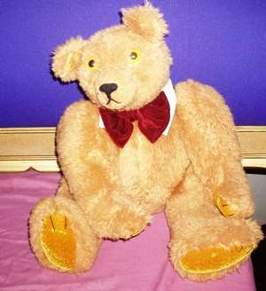 BEAUTIFUL COLLECTORS TEDDY BEAR (BIG )