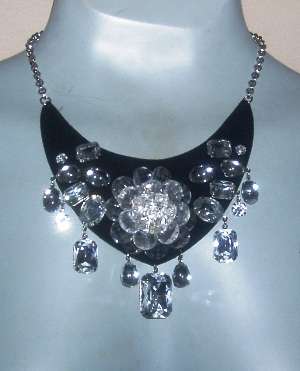 EXQUISITE NECKLACE (NO WORDS TO DESCRIBE)STYLISH!!!!!!!!!!!!!