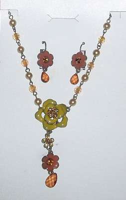 EXQUISITE NECKLACE (NO WORDS TO DESCRIBE)STYLISH!!!!!!!!!!!!!