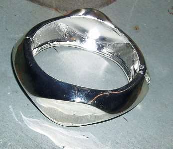 EXQUISITE HINGED SILVER BANGLE