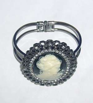 NEW FASHION FANCY CAMEO HINGE OPEN BRACELET BANGLE
