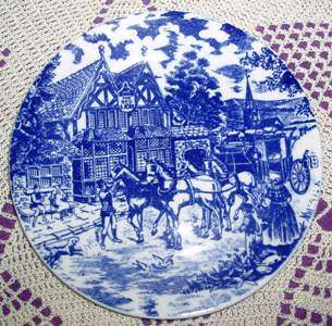 BEAUTIFUL  PLATE CONTINENTAL ( FINE CHINA )