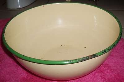 ENAMEL (KNIESKOTTEL )MEDIUM BOWL WITH BLACK RIM