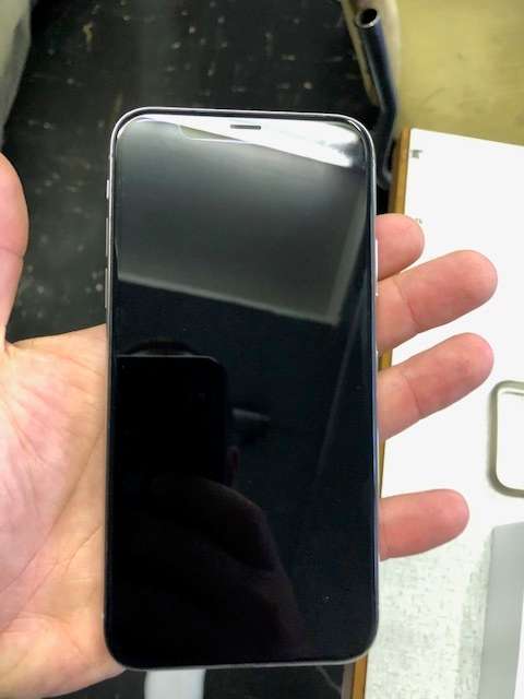 iPHONE X 256GB SILVER - COMPLETE BOX - UNUSED ACCESSORIES - 9/10 IN CONDITION