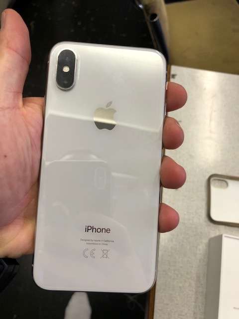 iPHONE X 256GB SILVER - COMPLETE BOX - UNUSED ACCESSORIES - 9/10 IN CONDITION