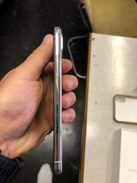 iPHONE X 256GB SILVER - COMPLETE BOX - UNUSED ACCESSORIES - 9/10 IN CONDITION