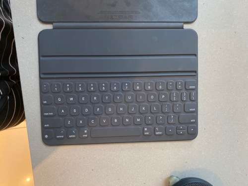 iPad Pro 11 Inch 64GB Space Gray WIFI Only - Complete box and original Apple Smart Keyboard Folio