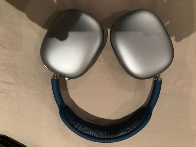 Apple AirPods Max Sky Blue - 9/10 in Condition
