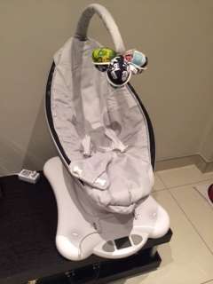 MamaRoo Vibrating and Swinging Chair