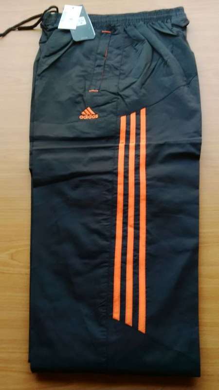 Mens  ADIDAS  Trackpants ( TOTALSPORTS STOCK )  ( FREE COURIER) ( M )