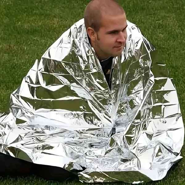 Mylar Outdoors & Emergency Thermal Solar Blanket