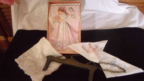 SOME LADIES VINTAGE HANKIE IN BOX + MORE  HAVE A LOOK  !!!!!!