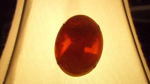 COLLECTABLE VINTAGE COSTUME CAMEO JEWELERY BROOCH