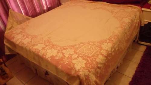 GREAT FIND MAGNIFICENT VINTAGE BIG TABELCLOTH