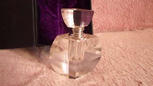 STUNNING SALT & PEPPER CRYSTAL PERFUME  BOTTLE IN A BOX