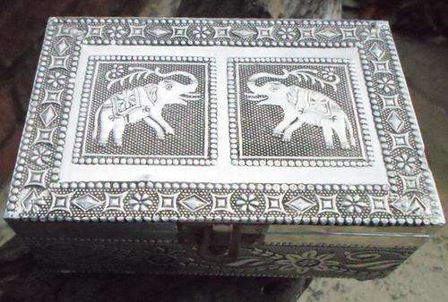 Amazing hand made Indian Jewelry box....