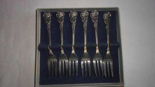 BEAUTIFUL SET OF  6 RASED ROSE FILIGREE PLATED SILVER CAKE FORKS