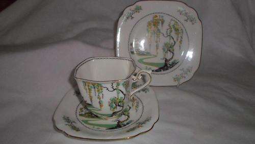 STUNNING VINTAGE TRIO ROYAL STANDARD PAGODA TUDOR SHAPE REG 760470