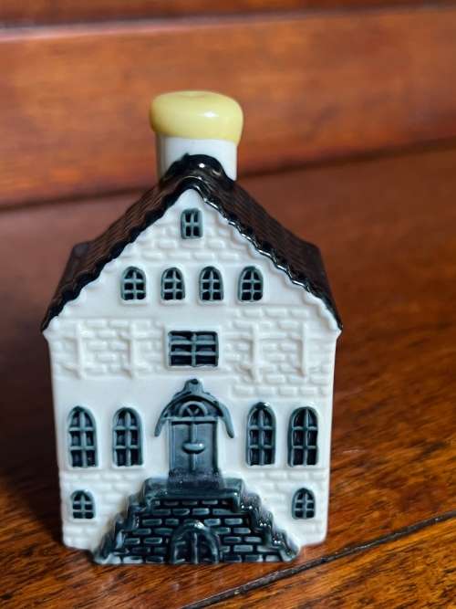 KLM House 4