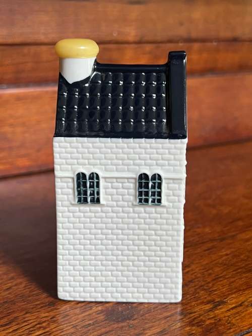 KLM House 37