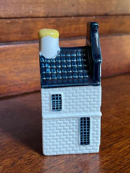 KLM House 11