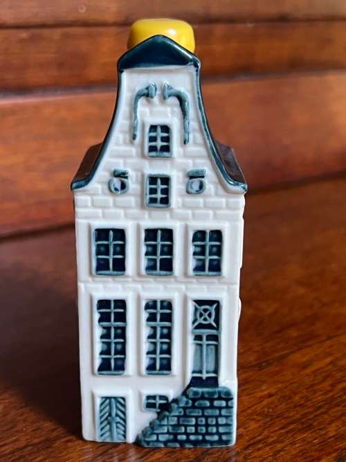 KLM House 9